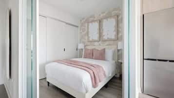 Iron/ironing board, WiFi, bed sheets