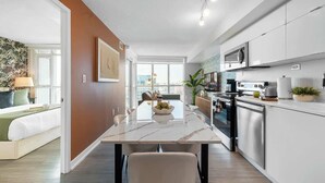 Unclassified image, 5 of 31, button - Spacious Downtown Suite + Den | Rogers Centre Views (Toronto)