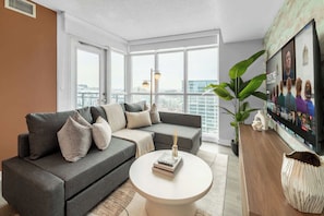 TV - Spacious Downtown Suite + Den | Rogers Centre Views (Toronto)