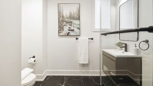 Unclassified image, 2 of 34, button - Elegant 2BR Retreat, Sleek Design & Comfort (Toronto)