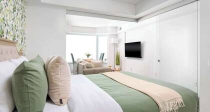 Designer Yorkville Stay Glam Vanity Mirror