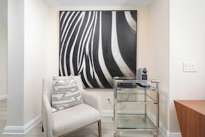Interior - Designer 4 Seasons Luxury Bldg of Yorkville! (Toronto)