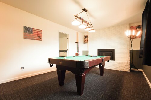 3 Bedroom Home at the foot of Casper Mountain. With A/C and Billards table