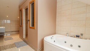 Unclassified image, 5 of 64, button - THE WENDOVER, pet friendly, luxury holiday cottage in Towyn (Abergele)