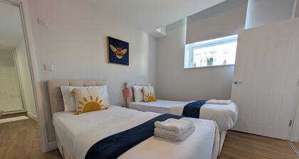 Serene 3-bedroom apartment in charming Folkestone near the coast
