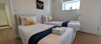 Serene 3-bedroom apartment in charming Folkestone near the coast