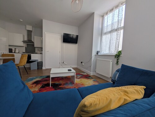 Serene 3-bedroom apartment in charming Folkestone near the coast