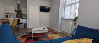Serene 3-bedroom apartment in charming Folkestone near the coast