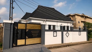 Casa, 3 habitaciones, para fumadores, balcón | Entrada de la propiedad