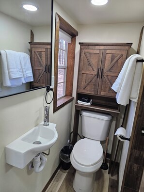 Unclassified image, 4 of 17, button - Cozy Alpine Mini Cabins- Bear Cabin. (Alpine)
