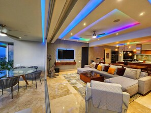 Smart TV - EXCLUSIVE GATED LUXURY • PANORAMIC OCEAN & SUNSET VIEWS • PRIME PV (Puerto Vallarta)