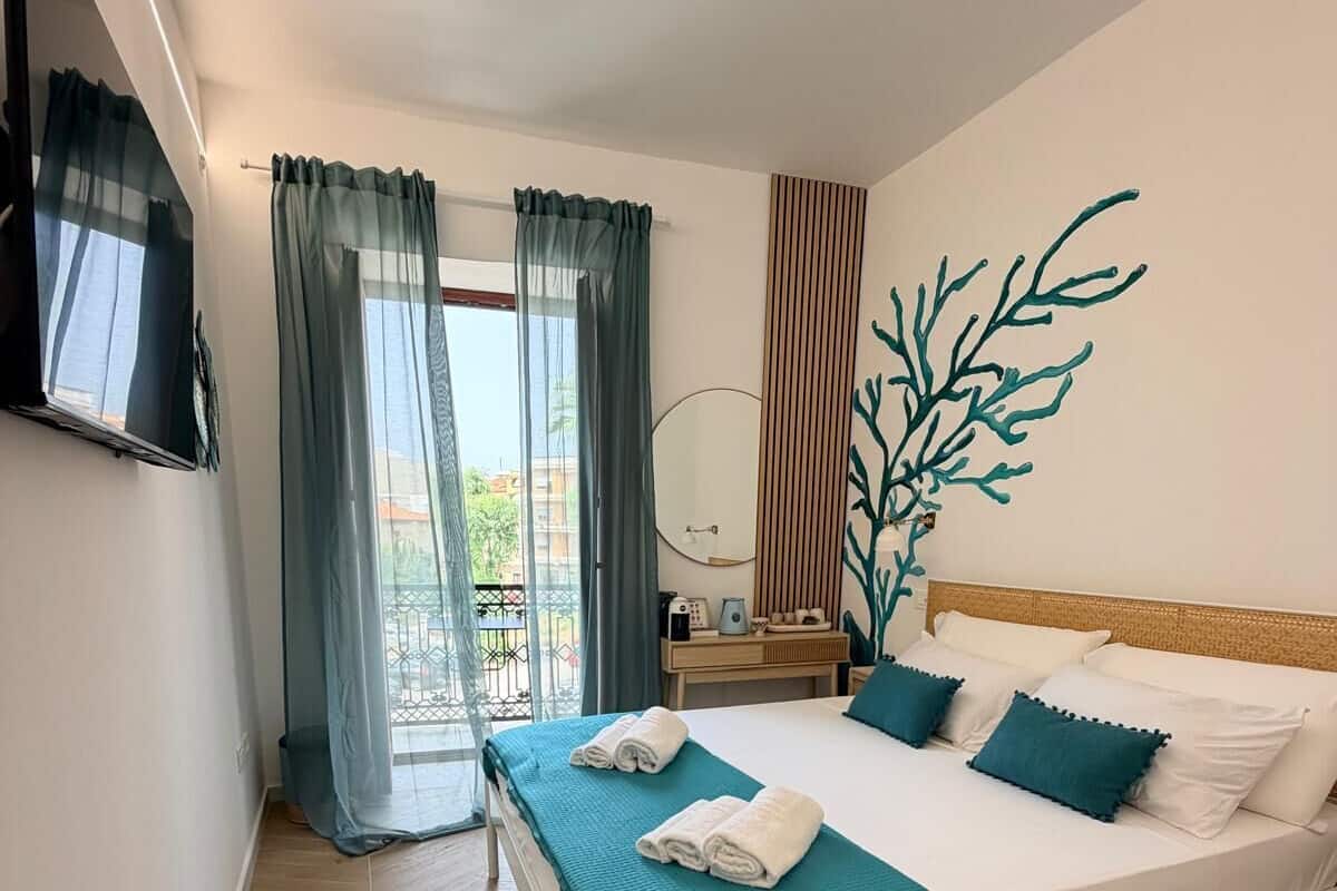 Superior kamer, balkon, uitzicht op stad | Verduisterende gordijnen, geluiddichte muren