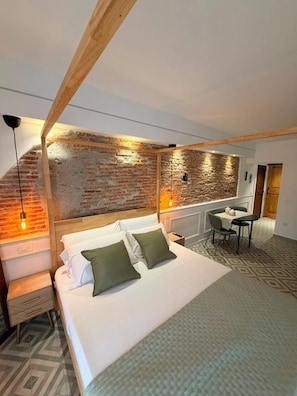Luxe suite, balkon, uitzicht op stad | Verduisterende gordijnen, geluiddichte muren