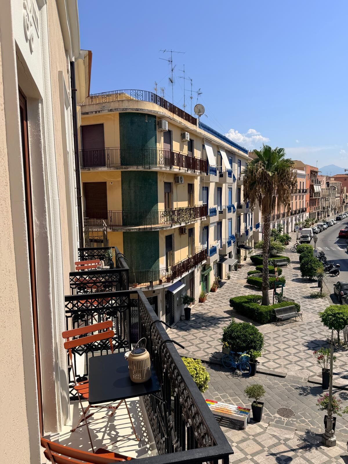 Camera Superior, balcone, vista città | Parco della struttura