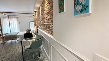 Suite Luxury, balcone, vista città | Interni