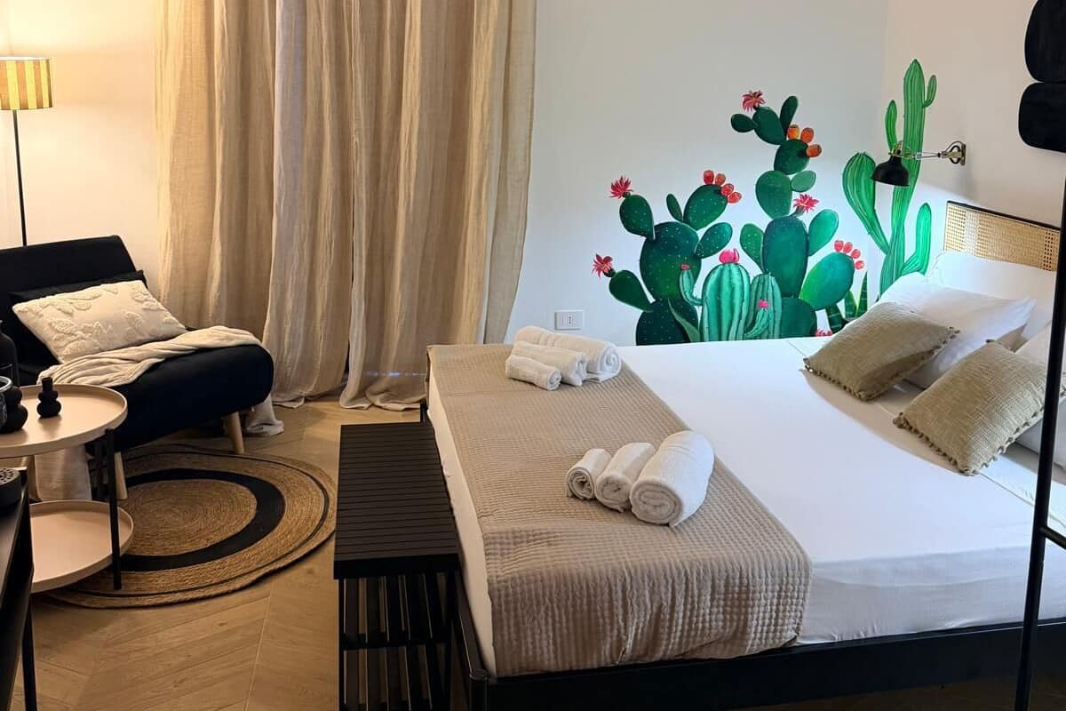 Deluxe kamer, balkon, uitzicht op stad | Verduisterende gordijnen, geluiddichte muren