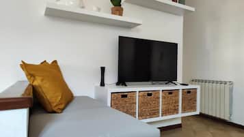 Comfort Apartment, Non Smoking, City View | Living area