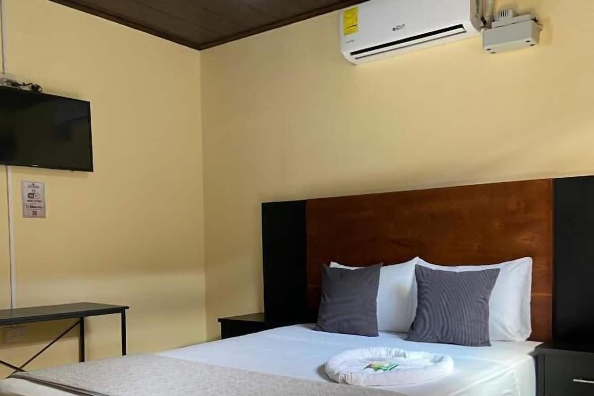 Classic-Doppelzimmer | Verdunkelungsvorhänge, Bügeleisen/Bügelbrett, kostenloses WLAN