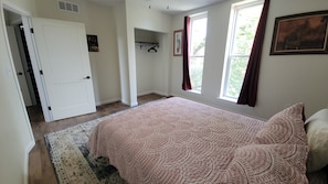 3 quartos, ferros/tábuas de passar roupa, Wi-Fi, roupa de cama