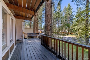 Terrace/patio - Classic A-Frame Cabin Near Heavenly Resort | Cozy South Lake Tahoe Vacation Real (South Lake Tahoe)