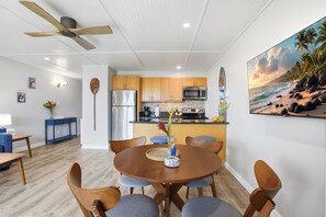 Dining - NEW- Renovated Ocean view- Across from the beach- Fantastic location (Kihei)