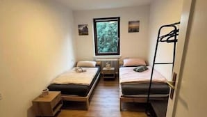 Room - Exclusive 4-room apartment near the Wilhemshöhe train station (Kassel)