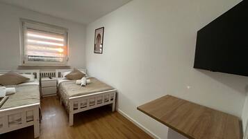 Iron/ironing board, WiFi, bed sheets