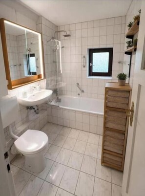 Unclassified image, 3 of 3, button - Stylish Room for 2 People Near Wilhelmshöhe Station (Kassel)