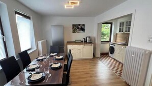 Dining - Stylish Room for 2 People Near Wilhelmshöhe Station (Kassel)