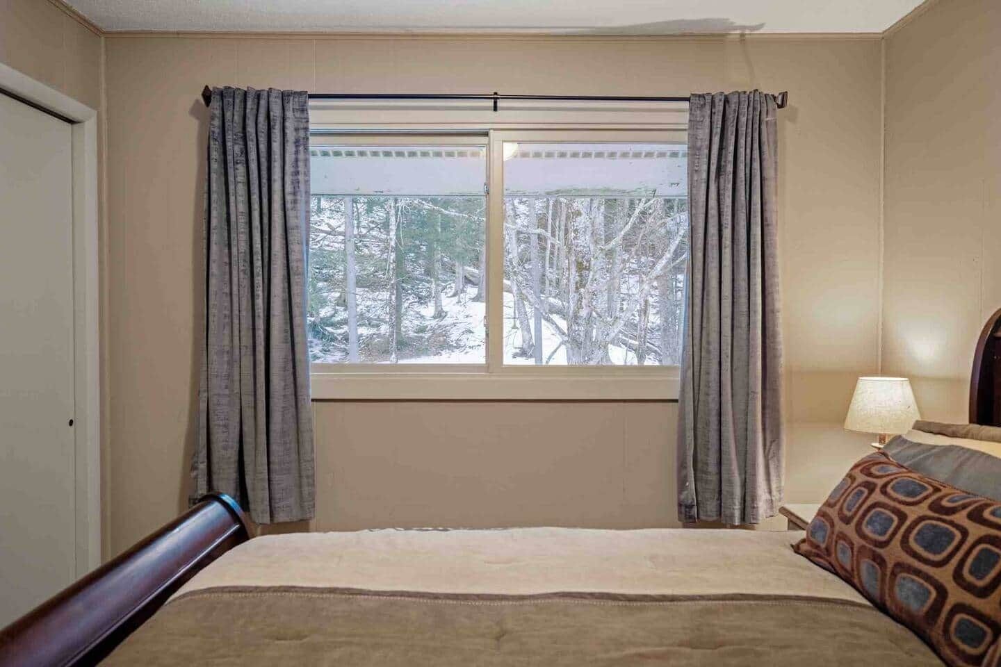 In-room safe, iron/ironing board, WiFi, bed sheets