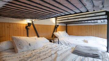 In-room safe, iron/ironing board, WiFi, bed sheets