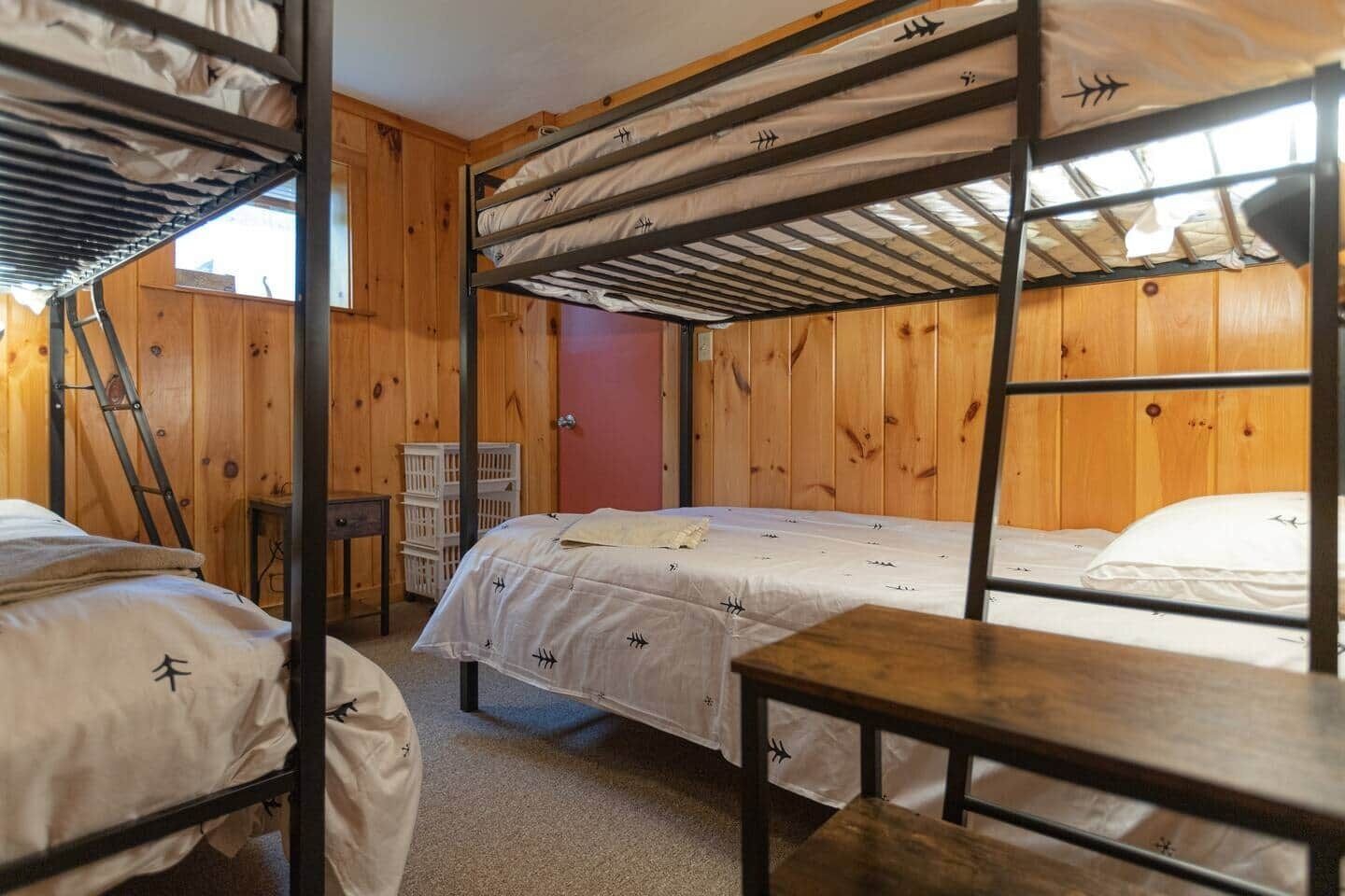 In-room safe, iron/ironing board, WiFi, bed sheets