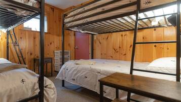 In-room safe, iron/ironing board, WiFi, bed sheets