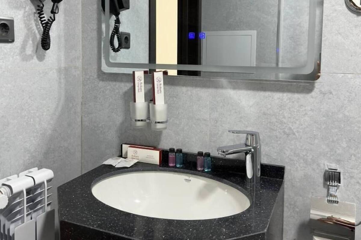 Twin Room | Bathroom