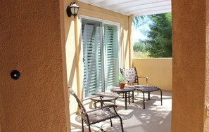 Terrace/patio - Walking distance from the World Famous, Indian Wells Tennis Gardens (La Quinta)