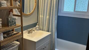 A bathroom with a toilet, sink, and bathtub.