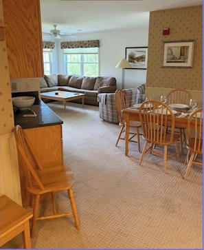 Dining - SMUGGLERS NOTCH. Popular family ski retreat. Stay onsite with Ski Lift access (Cambridge)
