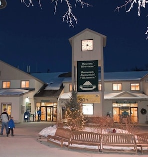 Exterior - SMUGGLERS NOTCH. Popular family ski retreat. Stay onsite with Ski Lift access (Cambridge)