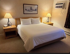 2 bedrooms, iron/ironing board, WiFi, bed sheets - SMUGGLERS NOTCH. Popular family ski retreat. Stay onsite with Ski Lift access (Cambridge)