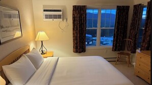 2 bedrooms, iron/ironing board, WiFi, bed sheets - SMUGGLERS NOTCH. Ski in/ski out. Popular  ski retreat.Stay onsiteSki Lift access (Jeffersonville)