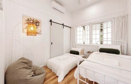 Casa Ubera Pool Villa in the heart of Townsville
