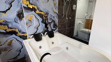 Luxury Suite, Hill View | Bathroom