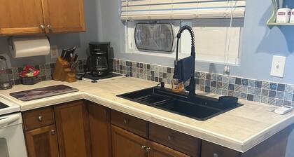 Cozy cottage in charming St. Cloud perfect for your getaway.