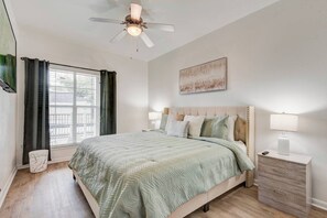 Room - Family Retreat 2BD/2BA | Pool |TMC & NRG| Sleeps 8 (Houston)