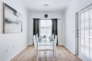 Dining - Family Retreat 2BD/2BA | Pool |TMC & NRG| Sleeps 8 (Houston)