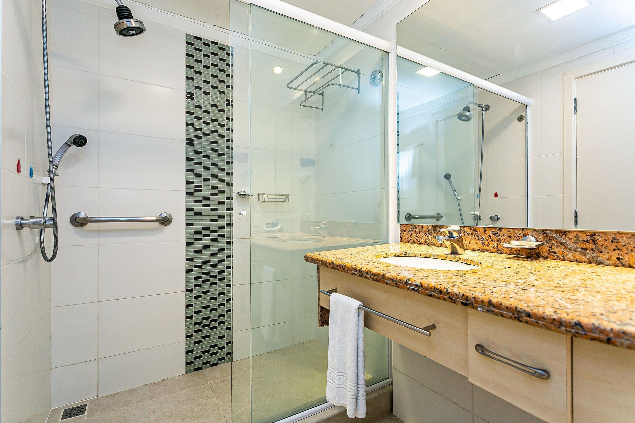 Basic-Apartment | Badezimmer | Dusche