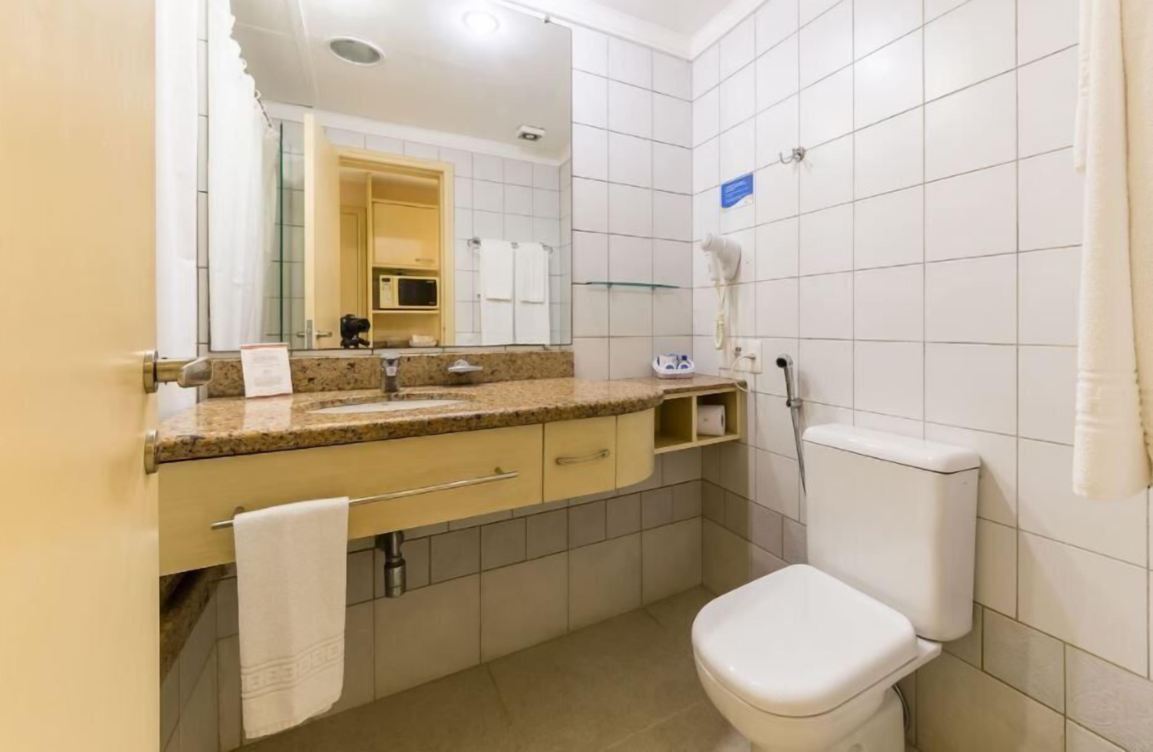 Basic Apartment | Bathroom | Shower