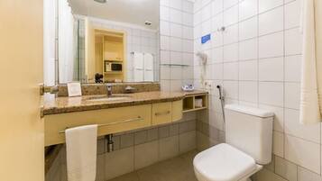 Basic Apartment | Bathroom | Shower