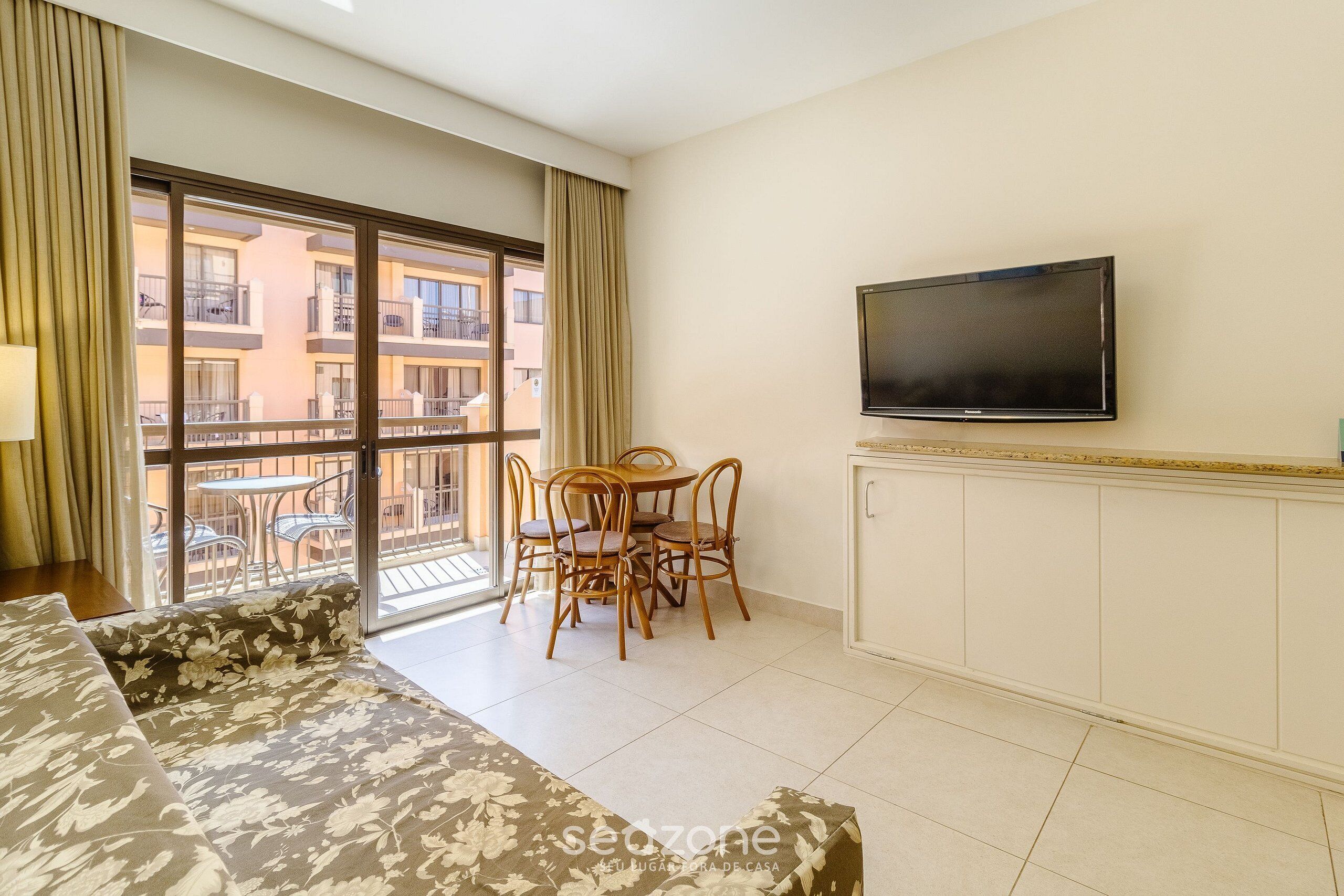 Basic Apartment | Living area