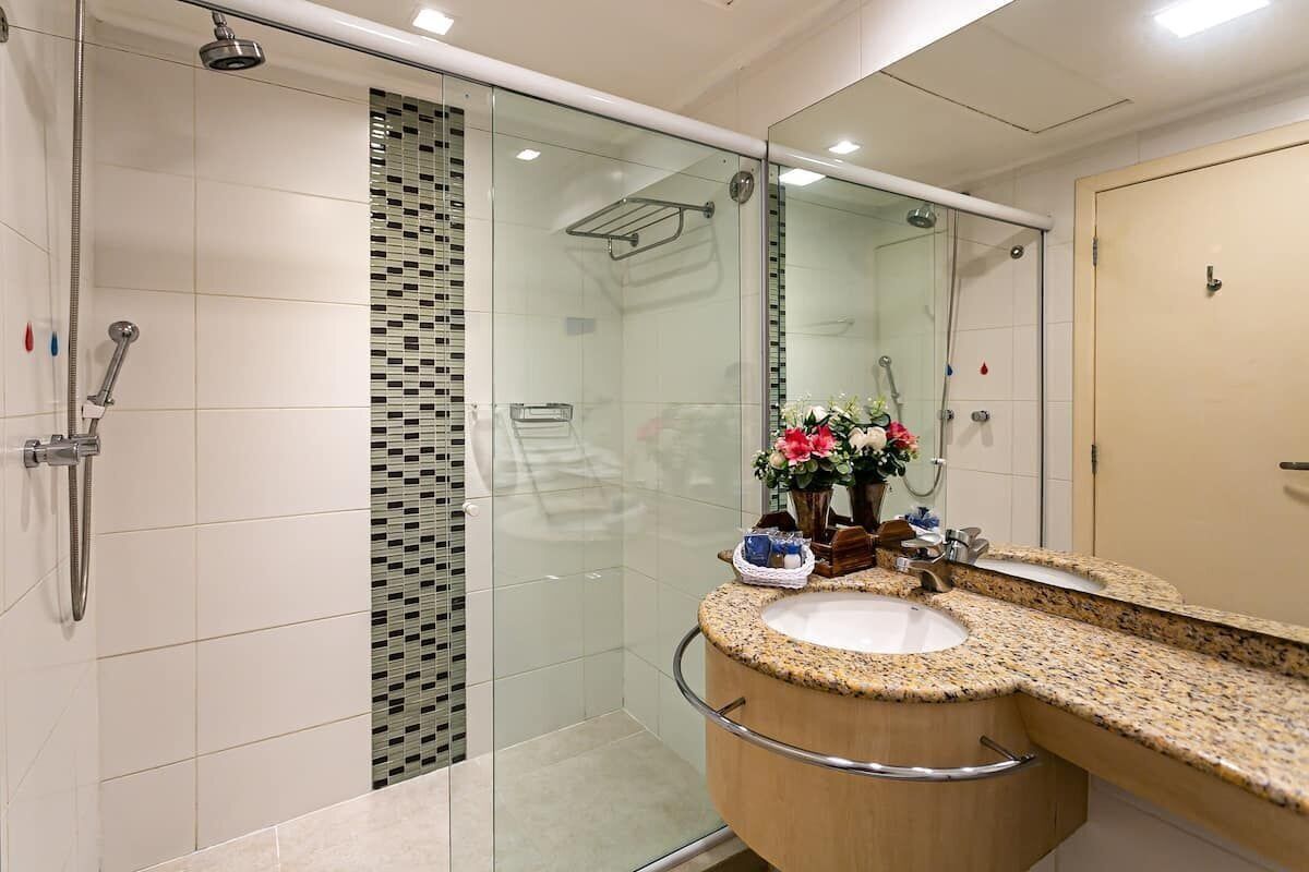 Basic Apartment | Bathroom | Shower